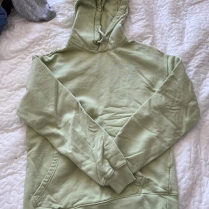 Junkyard Hoodie  - Junkyard Hoodie XS, aldrig använd. Bara legat i garderoben därav skrynklig. Passar även S! 