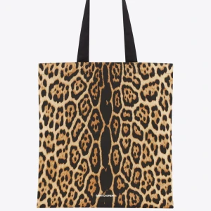Ysl leopard tote  - Yves Saint Laurent leopard tote.  Slut på hemsidan. Köpt för 75 euro (875 kr)  Säljer endast vid bra bud!❤️‍🔥