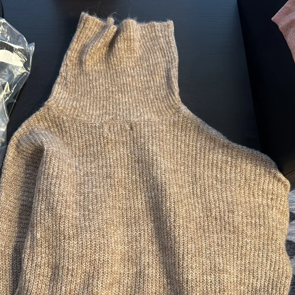 Sweater dress new from Asos, never opened. Tag intact as new.. Klänningar.