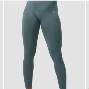 Lågmidjade tights  - Jätte fina lågmidjade tights som inte kommer till användning! Använd 2 ggr så väldigt bra skick!