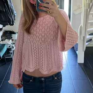 Stickad topp - Så fin stickad topp perfekt till sommaren!! Nästan helt oanvänd💗