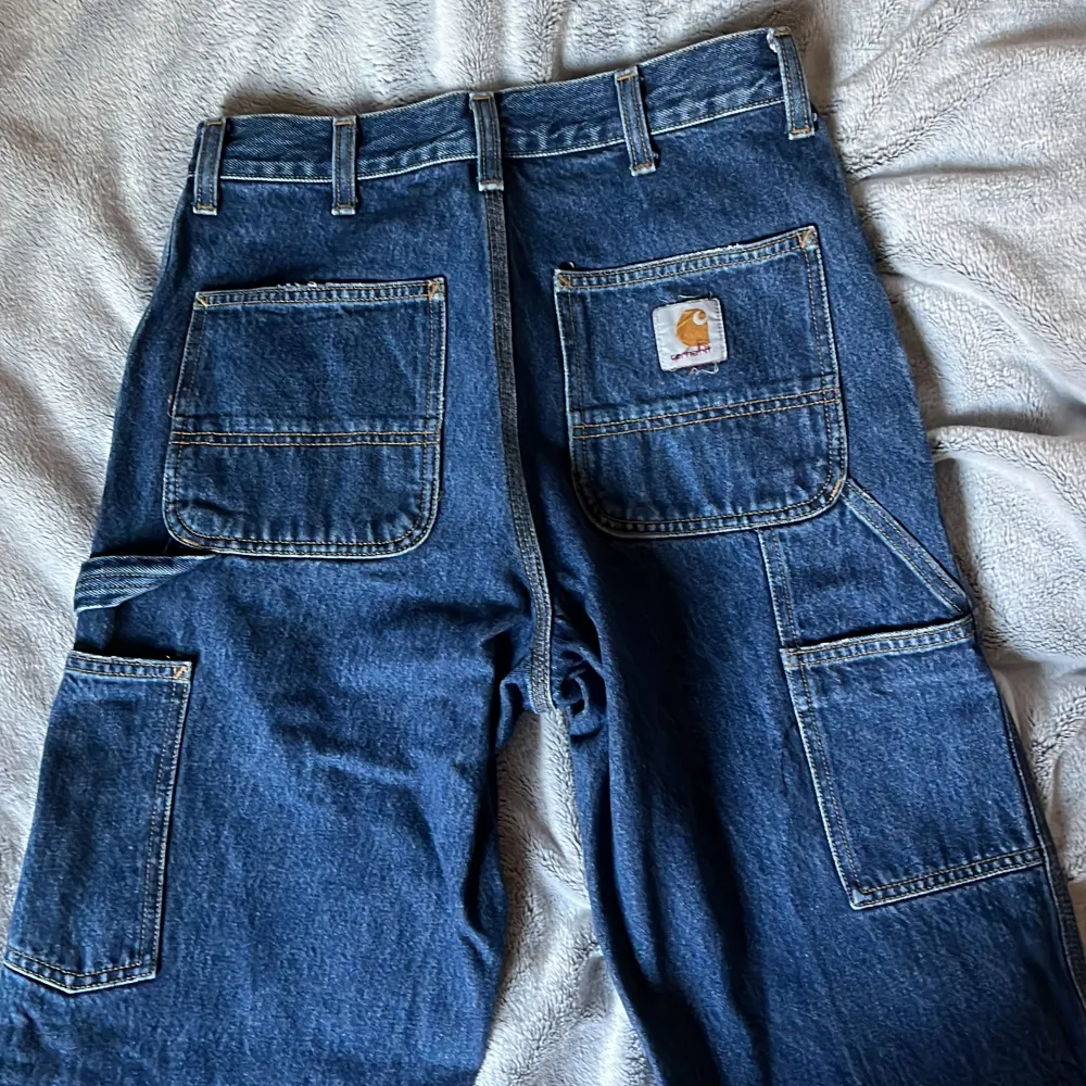 Helt nya carharrt jeans aldrig använda sitter svin snyggt! . Jeans & Byxor.