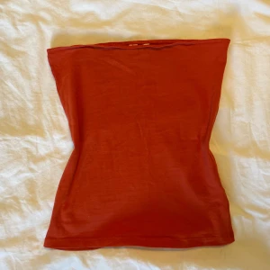 Tubtopp röd hm - Storlek small, knappt använd mycket bra skick 🌟