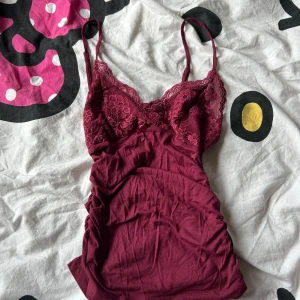 topp - jätte fint vinerött linne från shein🌺🌺