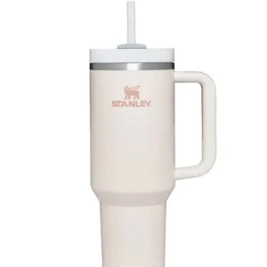 Stanley cup - säljer min stanley cup! anledningen är att jag vill ha en ny färg och vill inte ha två, köpte för 700kr för tre månader sedan säljer gör 500kr pris kan diskuteras