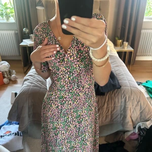 Sommarklänning - Supersöt sommarklänning. Köpt för 560 kr. 