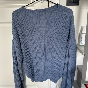 Stickad tröja - I bra skick, använd ca 3 gånger.