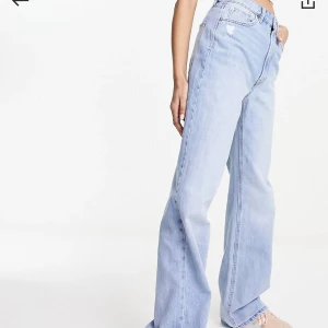 Stradivarius flare jeans - Ett par jeans som aldrig används, skriv för privata bilder🩷