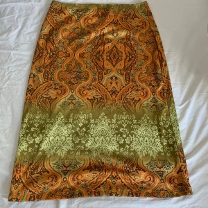 Snygg kjol - Fett snygg färgglad kjol