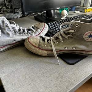 Helt oanvända converse limited edition!