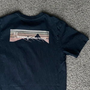 T-shirt - T-shirt från knowledge cotton. Dunderskick