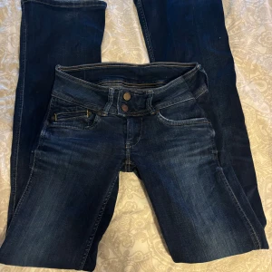 Pepe jeans - Säljer eftersom de inte används. Storlek 27x34 men har sytt in midjan ca 2cm (inget synligt), inga defekter