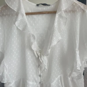 Kortärmad blus  - Så fin i bra sick, använder inte därför säljer jag den💗💗