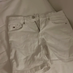 Jag säljer mina Tommy hilflger Shorts som har blivit för små - Dem har inte kommit till användning och är i ny sick pris kan diskuteras 