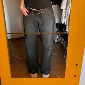 Baggy jeans - Supercoola baggy jeans! Köptes på vinted av en tjej som klippt benen kortare, men sitter fortfarande perfekt i längd på mig som är 166 💌 W32, men obs!!! Herrstorlek!!!