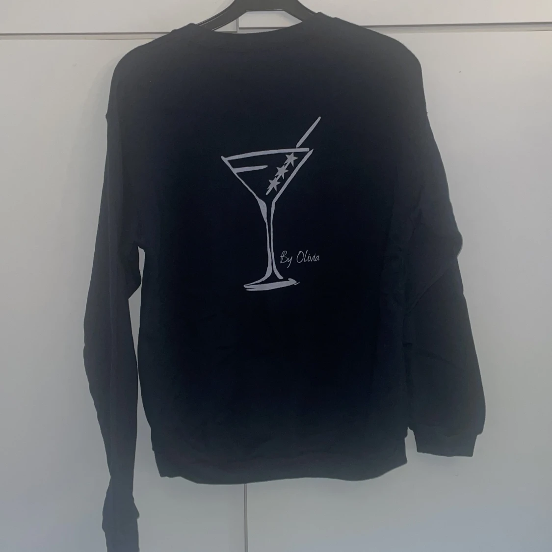 Tröja med tryck på ryggen