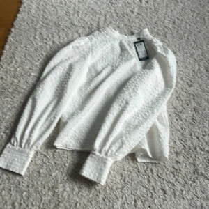 Vero Moda blus storlek xs  - Xs, aldrig använd, ny med prislapp, pris kan diskuteras