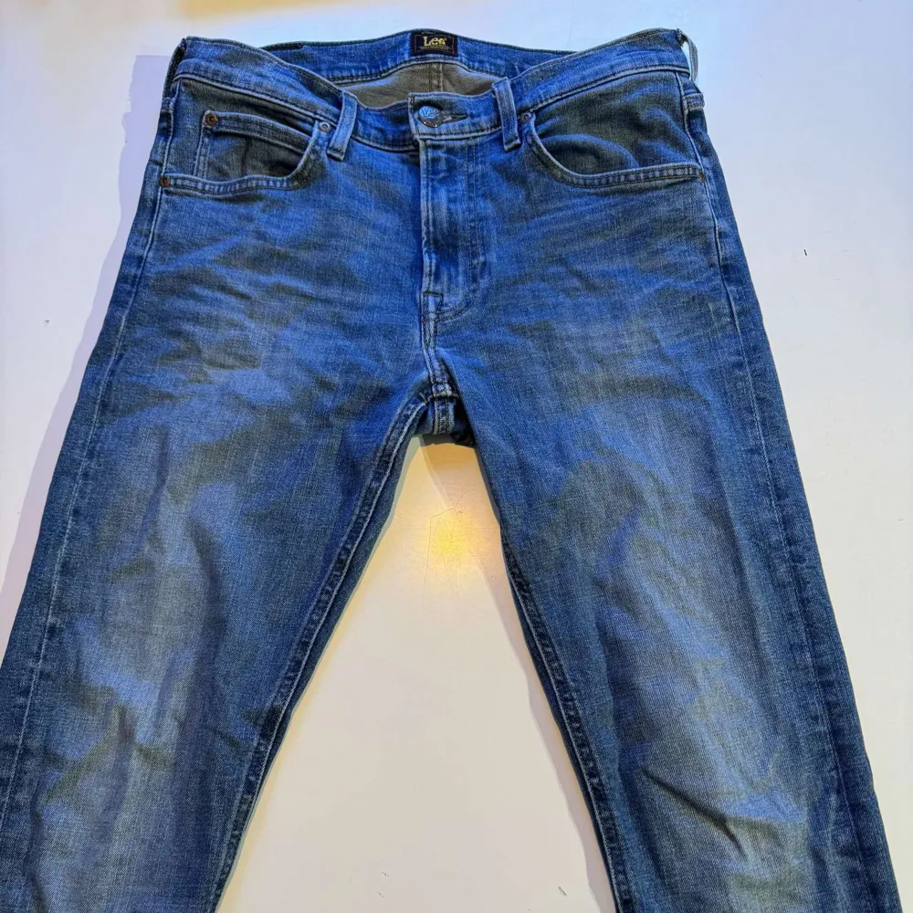 Säljer nu mina Lee jeans som inte längre kommer till användning. Modellen heter Luke och är i storlek W30 L34. Dem är i bra skick. Hör av er vid frågor och funderingar!. Jeans & Byxor.