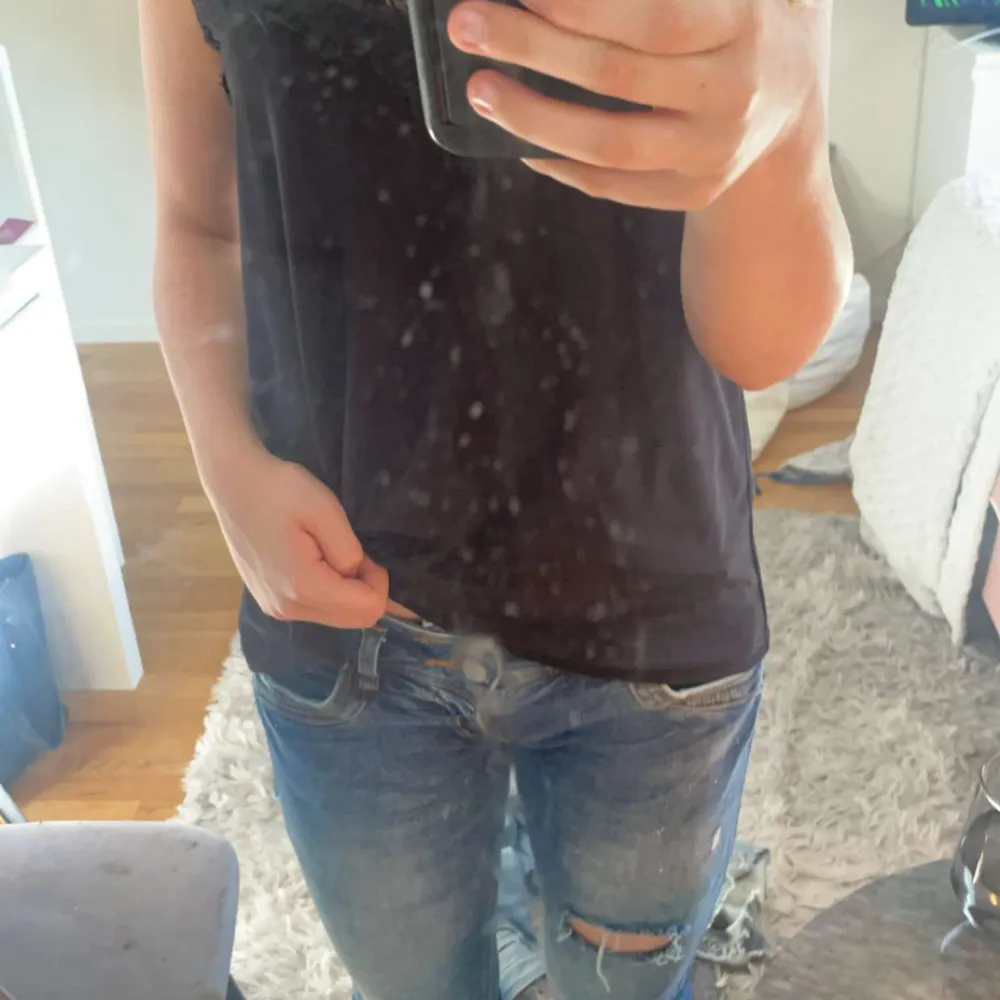 säljer dessa supersnygga ltb jeansen då dom inte kommer till användning💓 fit: mid rise, slim straight . Jeans & Byxor.