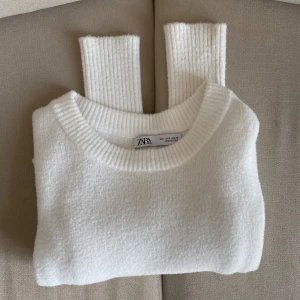 Stickad tröja från Zara - Stickad tröja från Zara i storlek S. Inga defekter!