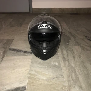 Mc hjälm - Storlek S men passar storlek M fast den sitter lite tajt då