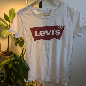 Ny Levis tshirt 👕 - Ett ny oanvänd Levis tshirt i storlek xs eller s 