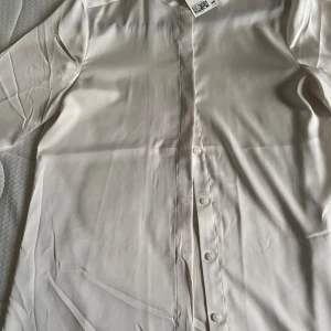 Blus  - Ny med prislappar 