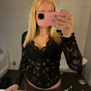 Tröja - Svart spets tröja superfin till fest aldrig använd