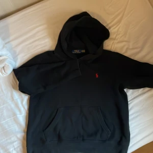 Ralph Lauren hoodie - Storlek junior L 14-16 Köpt på kidsbrandstore Inga alls skador på plagget