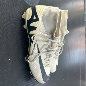 Fotbollsskor använda men kan tvätta de via köp. - Bra skick kommer tvätta de eftersom de är lite använda kontakta via köp 