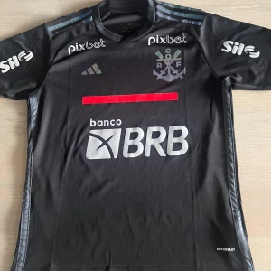 Corinthians tröja  - Corinthians fotbollströja, vne vad det är för lag men väldigt cool och i bra skick 