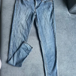 Sköna jeans  - Så mjuka och sköna jeans från Levi’s   Storlek 27