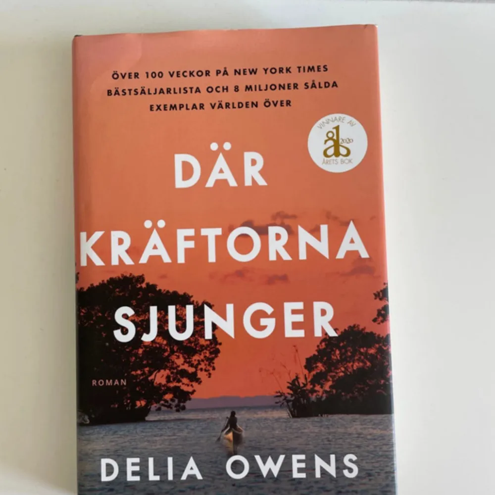 Svensk bok skriven av delia owens. Övrigt.