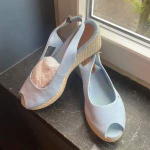 Tommy Hilfiger skor - Hej, Använda skor i Bra skick, Pris kan diskuteras!