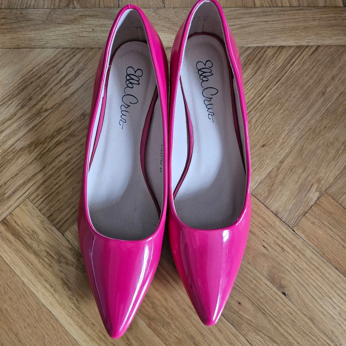 Rosa pumps från Ella Cruz