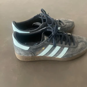 Adidas spezials  - Fint skick storlek 43