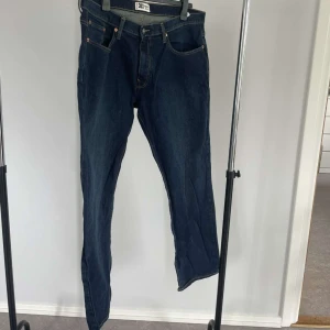 baggy jeans -  jeans av ytterst god kvalite och i jätteskön textur samt marinblå färg. Aldrig använda endast testade. Storlek 40/34. XL-XXL.