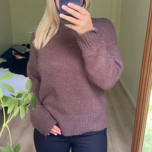 Stickad tröja - Säljer den här skit snygga stickade tröjan från lager 157! Sitter med som en M!🤎