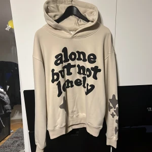 Broken planet hoodie - Broken planet hoodie i storlek M, skick 10/10 helt ny oanvänd hoodie säljer då den är oversized och det ej passar på mig.
