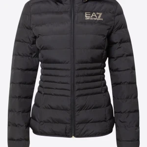 Emporio Aramani Jacka  - Storlek Xs väldigt bra skick använd ett fåtals gånger. Säljs pågrund av ej användning  