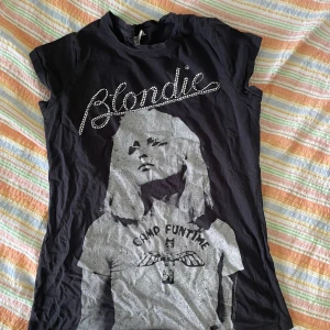 Blondie topp - Korta ärmar 