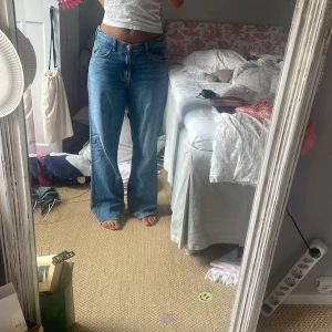 Baggy zarajeans  - Jättesnygga zarajeans i storlek 38. Avklippta nertill men passar mig som är 168