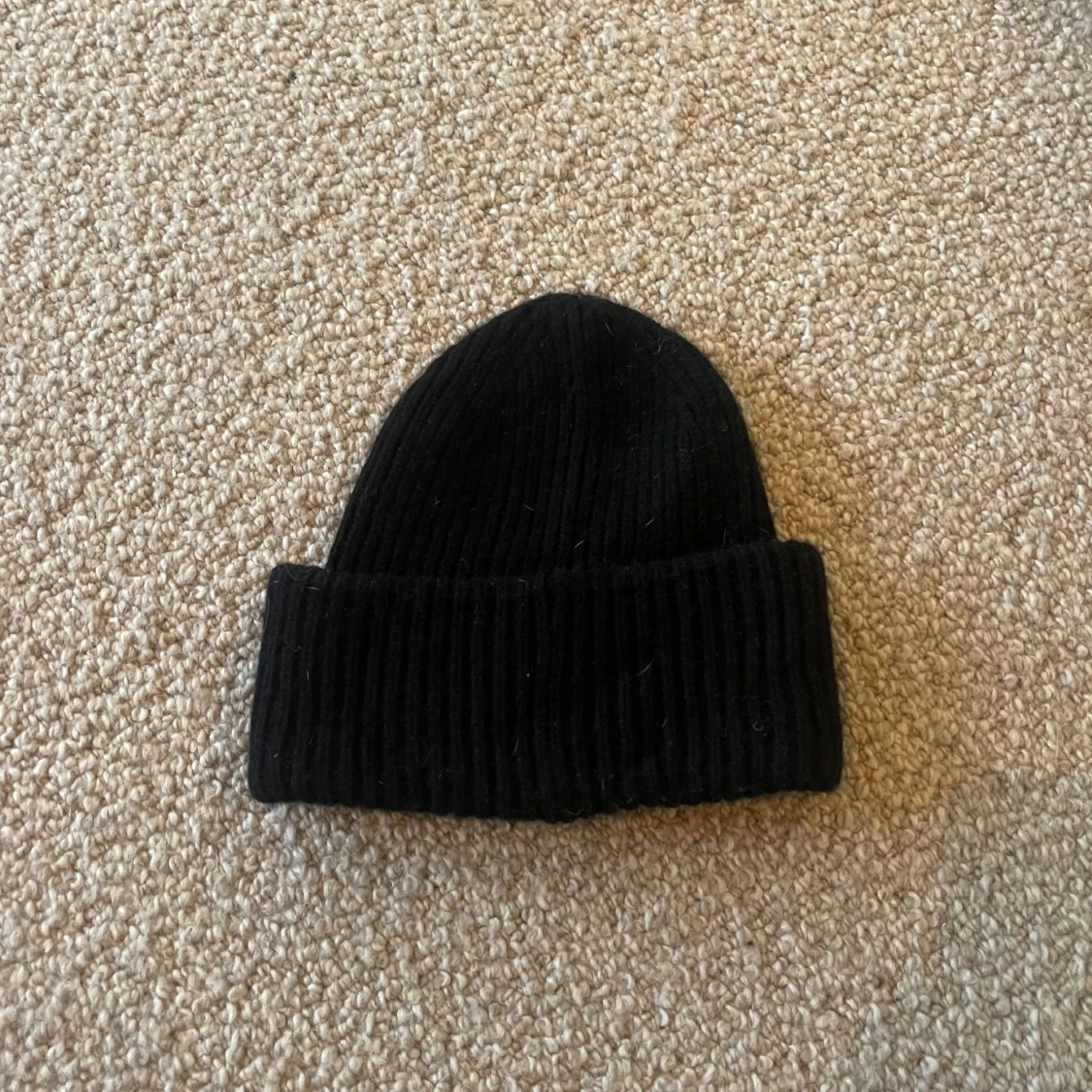 Svart acne mössa - 91