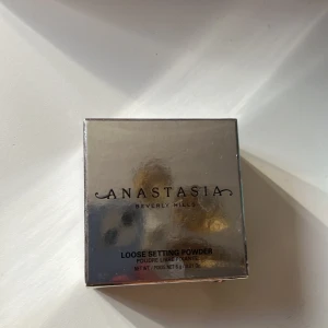 Anastasia loose setting powder  - Säljer ett Anastasia loose setting powder som aldrig använts.