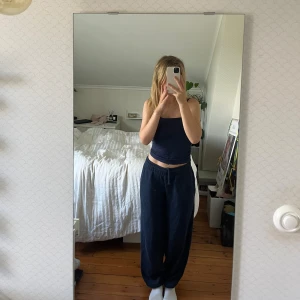 Mjukis byxor  - Köpt förra året, säljer då jag inte använder dom. Mjukisbyxorna är i storlek XS och finns snören på insidan av byxorna som man kan dra åt. Köpt för 400kr