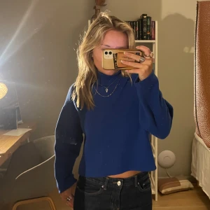 Zaratröja - Säljer denna superfina tröja från zara🤗står storlek L men passar mig som brukar ha XS/S!