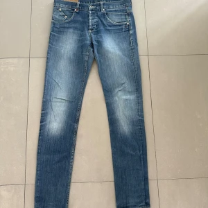 dondup jeans - ett par helt nya dondup jeans i slimfit. passar dig bäst som är kring 190cm lång  skriv vid intresse!