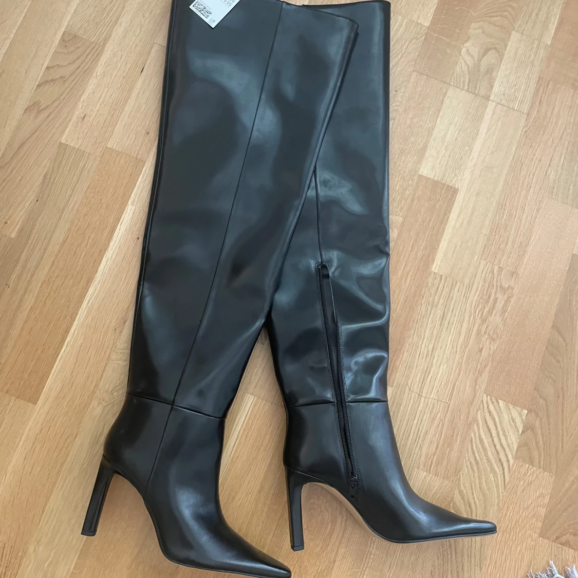 Helt nya, aldrig använda skinnstövlar med prislapp kvar  - 90