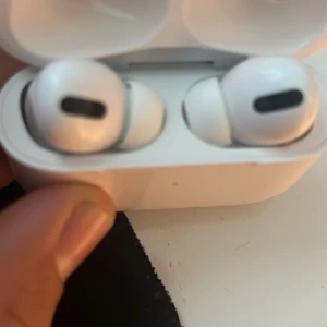 Hörlurar - Säljer mina hörlurar som jag inte använt så mycket kan mötas upp i Stockholm för mer information meddela