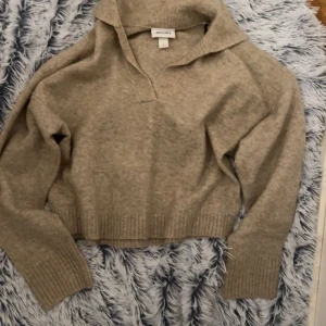 Tröja  - Jätte fin stickad tröja passar till allt!